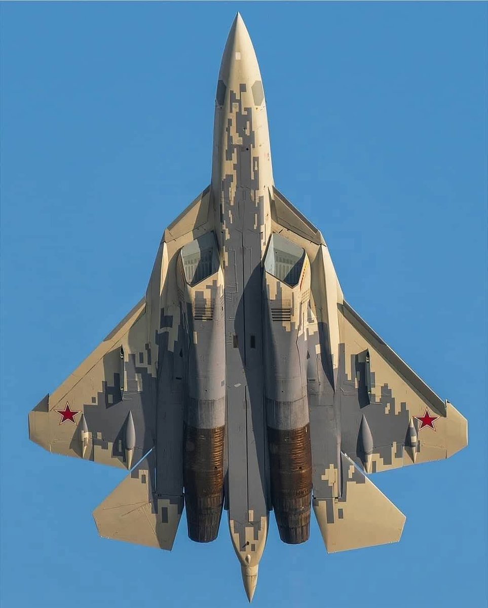 NewsIADN's tweet photo. Russia has officially offered its 5th Gen fighter Su-57/Cy-57 to India 🇮🇳 🇷🇺 

India will get the latest 5th-gen Su-57 fighter jets, with options for joint production and developing its indigenous version - Rosoboronexport https://t.co/8DBOb4AAmh