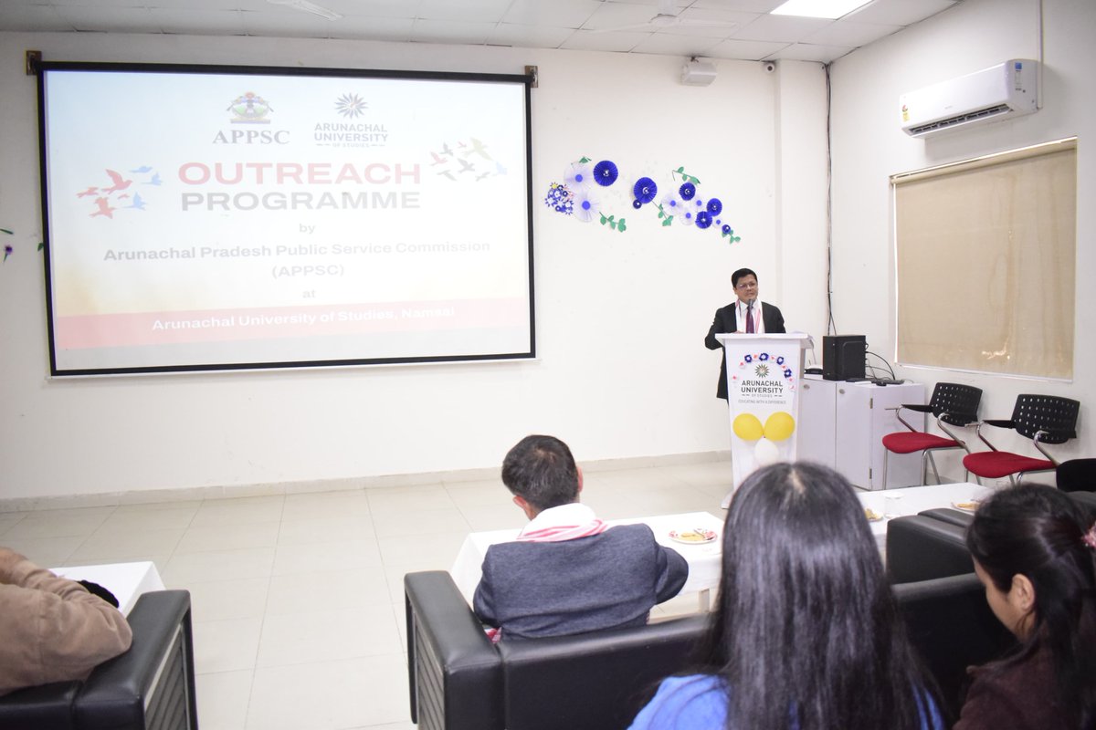 APPSC_Official's tweet image. On 4 Feb 2025, APPSC held an outreach at Arunachal University of Studies, Namsai. Member Koj Tari discussed career options, especially in defense. Chairman Dr. Lingfa shared his life experiences, stressing hard work and perseverance. University officials also addressed students.