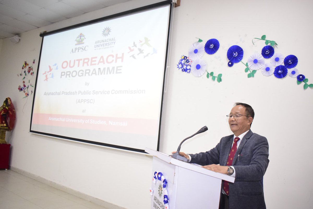 APPSC_Official's tweet image. On 4 Feb 2025, APPSC held an outreach at Arunachal University of Studies, Namsai. Member Koj Tari discussed career options, especially in defense. Chairman Dr. Lingfa shared his life experiences, stressing hard work and perseverance. University officials also addressed students.