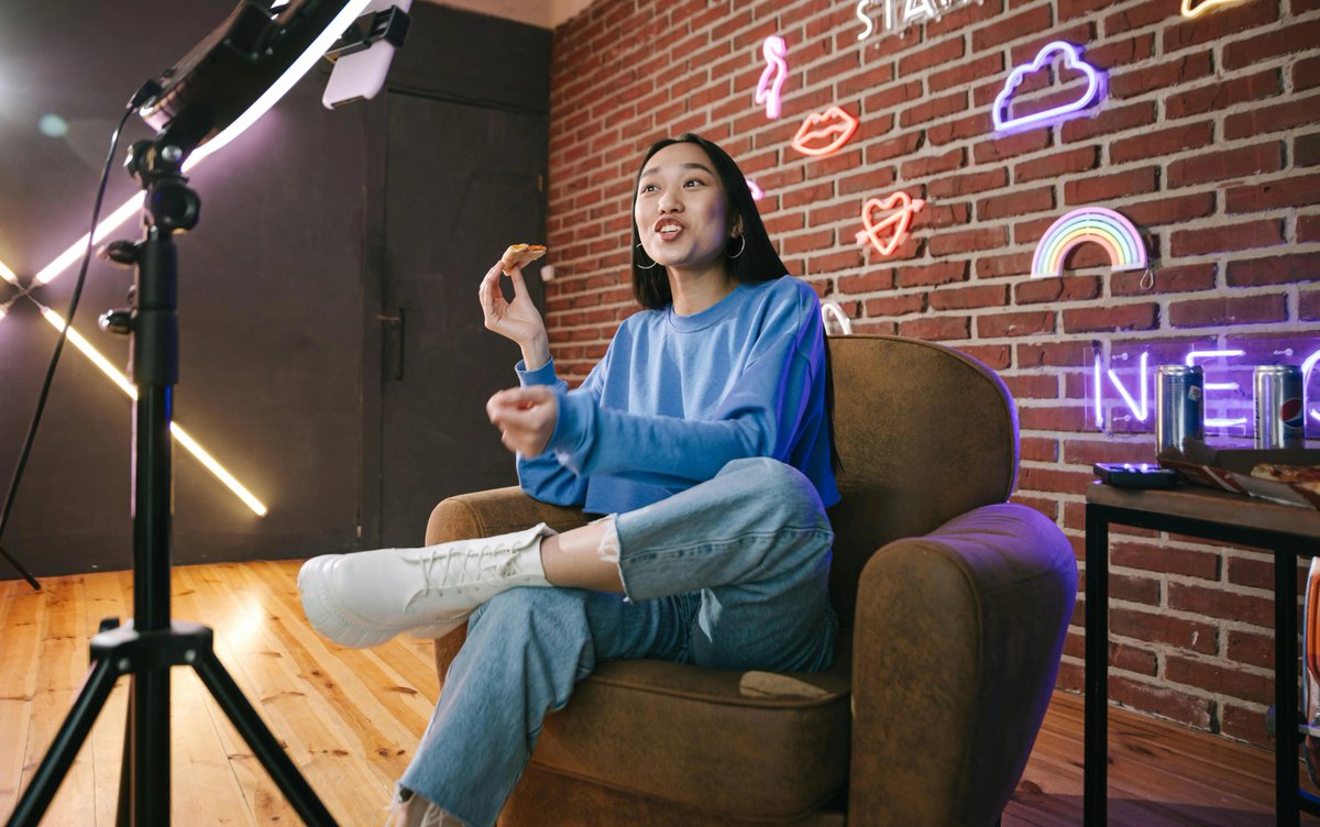 TrainingConnect's tweet image. Ever thought of packing in your job and becoming a YouTuber? Ahh, the dream of becoming a digital nomad and traveling to South East Asia and living the champagne life for under $1500 a month. We can keep dreaming but you on the other hand…
trainingconnection.com/blog/blog-cont…