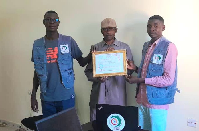 TDO171202's tweet photo. Certificate of Appreciation and Recognition

Khilas Intermediate School honors the administration of TDO for their efforts in sustaining the educational process in Central Darfur State, despite the difficult circumstances 
facing the country.
https://t.co/Po56wEZxce https://t.co/cYjjYC85GH