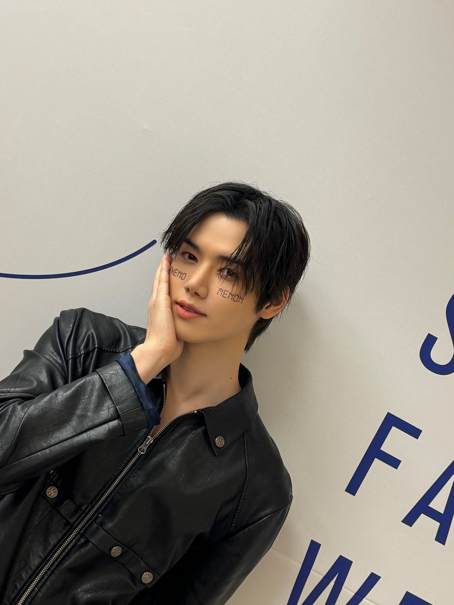 Seoul Fashion week 2025🚶🚶‍♀️🚶‍♂️
#민희 #phenomenonseeper #2025서울패션위크