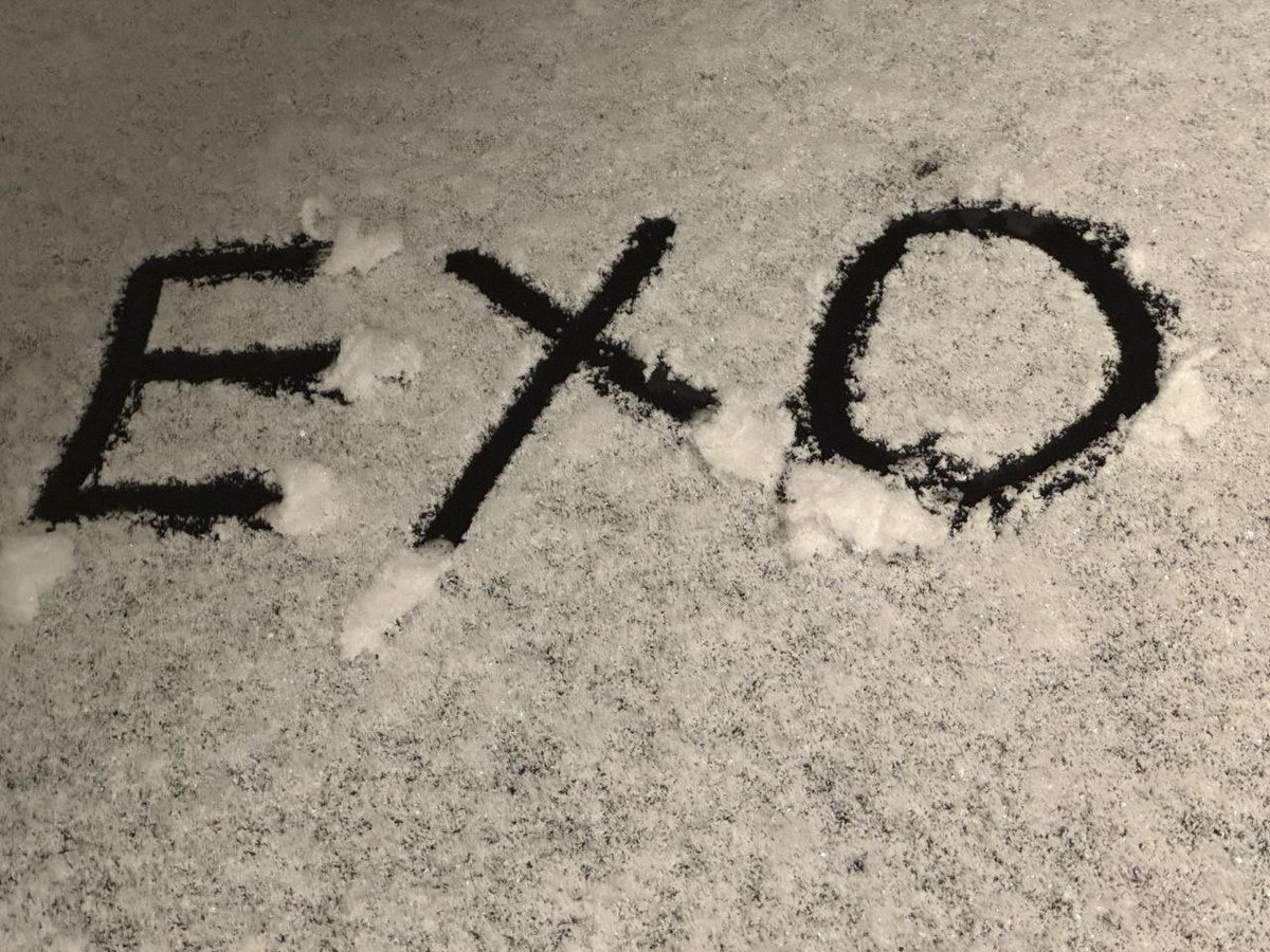 real_exol6161's tweet photo. اول نوشته اکسو بعد میگه یکم خالی بنظر میرسه و با ال و قلب کاملش کرده که بشه اکسوال
یعنی اکسو بدون اکسوال یه چیزی کم داره، خالیه.
چانیول آیدلی که خوشگل‌ترین لاس‌هارو با فناش میزنه😭💘
#CHANYEOL @weareoneEXO https://t.co/ZeMY6vOxnD