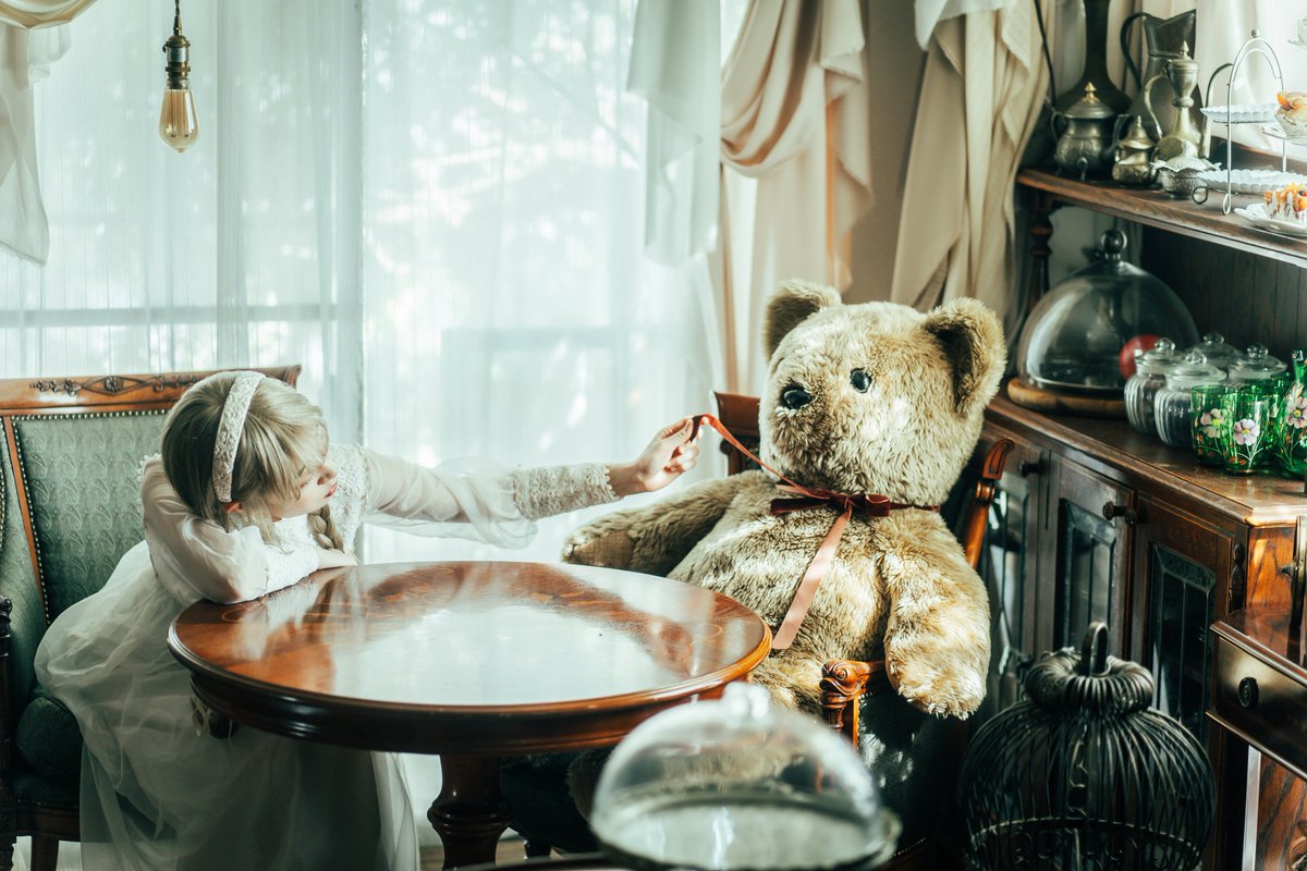 スタジオの紹介
アンティークカントリーなお茶会ブース
実際にご飲食しながらの撮影もOKです