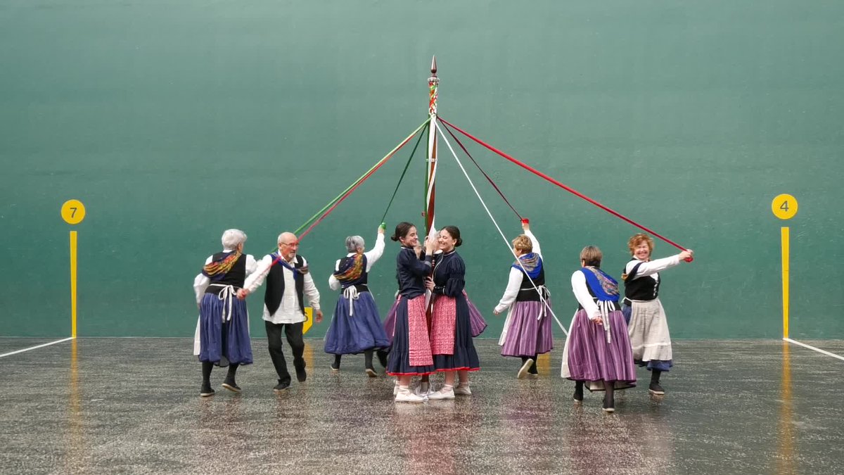 Hementxe duzue Axari Dantza Taldeak herriko festetan eskainitako emanaldia:

👉labur.eus/xmXRs

#festak #dantza #idiazabal