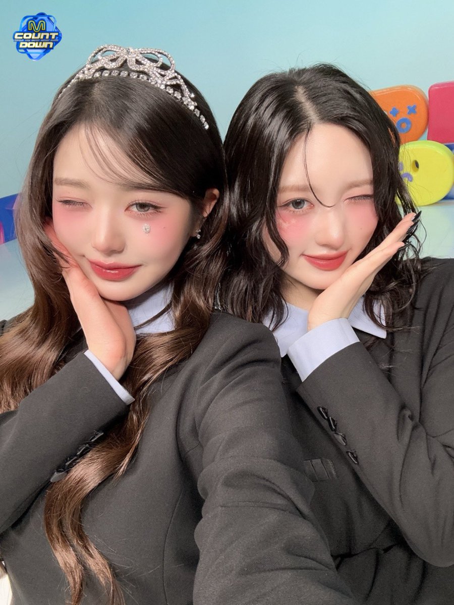 IVE 왜 자꾸 엠카 핸드폰으로 사진 찍어...?՞･·̫･՞🐾 
그래서 엠카가 다 올려볼게(≖ᴗ≖ )♡ 

어떡해~ 이러다가~ 
핑크말랑반짝리본딸기천사날개가 되어버리면!!🫧💗

(목요일 쩰 행복할 사람은 바로 DIVE와 너🫵🏻)

#IVE #아이브 #IVE_ATTITUDE