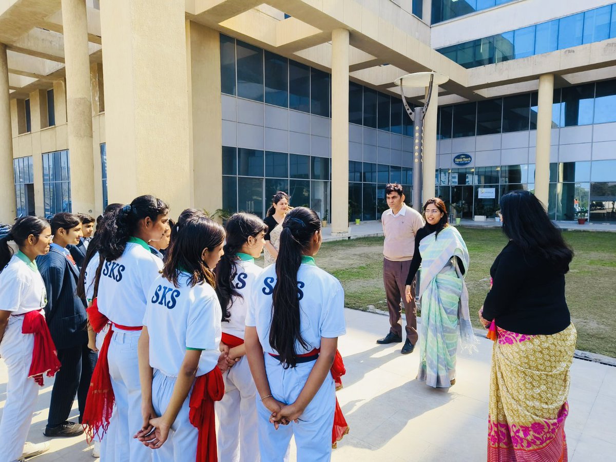 MCManesar's tweet image. निगम कमिश्नर @RenuSogan जी की पहल -
नगर निगम मानेसर के प्रांगण में स्वच्छता पर शिशु कल्याण स्कूल के विद्यार्थियों ने अनोखा नुक्कड़ नाटक कार्यक्रम प्रस्तुत किया और स्वच्छ मानेसर में अपनी भागीदारी निभाई।

#Swachhta #SS2024 #Manesar_Mane_Saaf 
#नुक्कड़_नाटक #CleanManesar