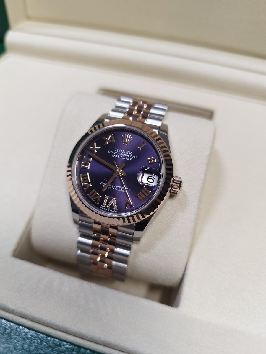 PrevalMagazine's tweet image. 箱変わりましたね🎁
時計はオーベルジーヌ⌚