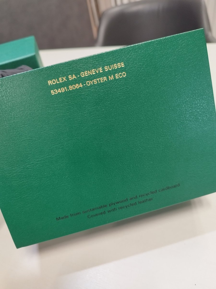 PrevalMagazine's tweet image. 箱変わりましたね🎁
時計はオーベルジーヌ⌚