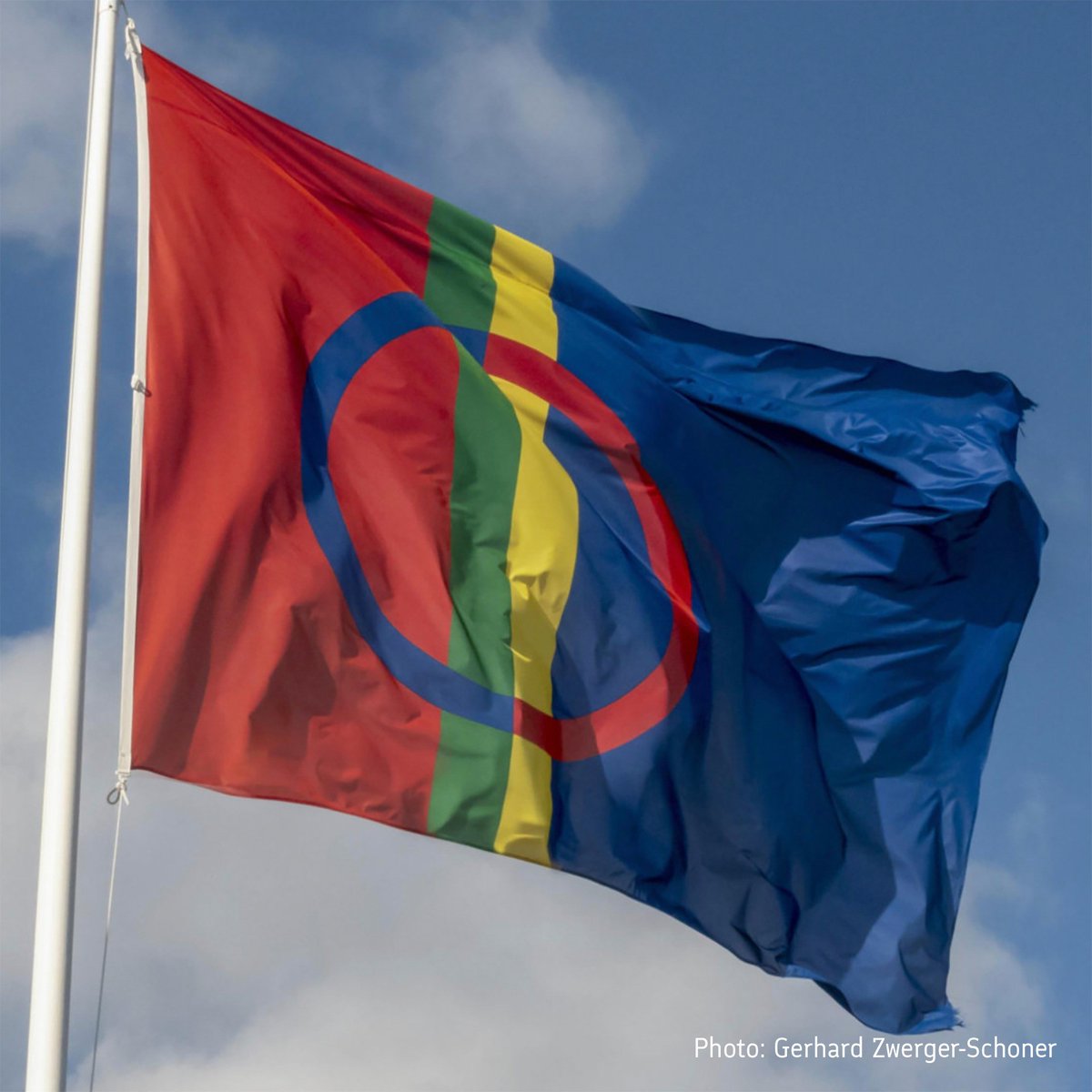 Buori sámi álbmotbeaivvi buohkaide!
Pyeri säämi aalmugpeivi puohháid!
Šiõǥǥ saaʹmi meersažpeiʹvv pukid!

Hyvää saamelaisten kansallispäivää kaikille!
Glad samernas nationaldag till alla!
Happy Sámi National Day to all!

#sámiálbmotbeaivi #säämiaalmugpeivi #saamimeersažpeivv