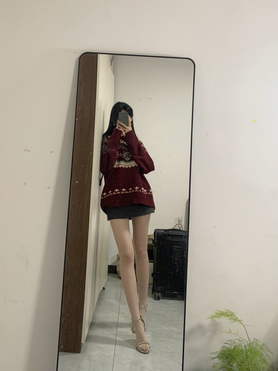 LanceTomlinso12's tweet photo. ��晚练腿🦵🏻  #吉林   #BrunetteVibes https://t.co/LBc0JGqBwF