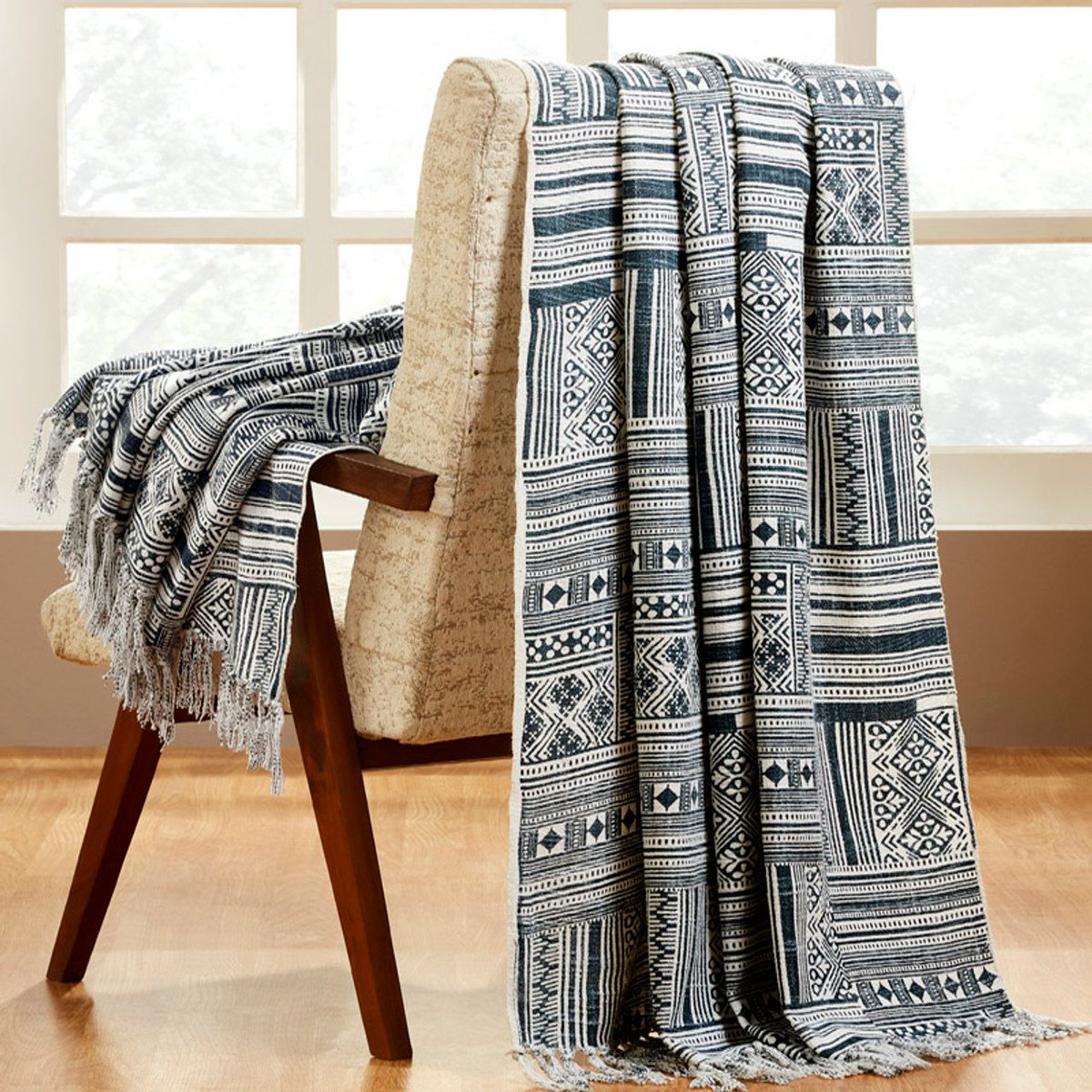 ShopTravisdavid's tweet image. India's Heritage Print Patchwork Throw – Now at TravisDavid! 🛋 Drape it over your sofa, bed, or favorite chair for a touch of global-inspired charm! 🏡💙

🛒 Shop now at travisdavid.com/print-patchwor…

#HeritageThrow #PatchworkStyle #CozyLiving #HomeDecor #ArtisanalCraft #TravisDavid