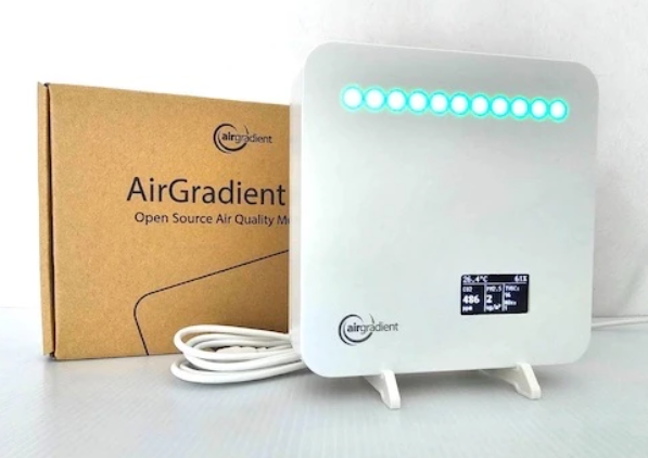 RESPIREResearch's tweet photo. Congratulations to our coordinating research midwife @SeasiderEm of @MFH_research at @MFT_SaintMarys who recruited the very first participant to the RESPIRE-I study! RESPIRE-I will be the first study to directly measure home air pollution and its link to pregnancy health. https://t.co/9FGVVxmMQW