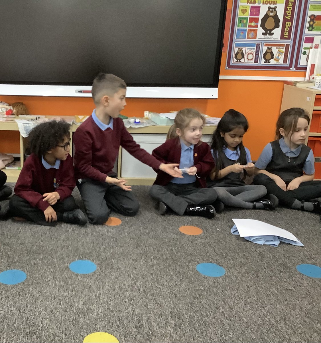 OPAcademy's tweet photo. In science, Year 1 have been investigating which material would be best for making an umbrella. We had lots of fun testing which materials were waterproof, strong and flexible! #OPATogether #OPABelieve #OPAYear1 https://t.co/qsJktH6tvc