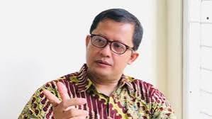 geloraco's tweet photo. Dicopot dari Jabatan Koorprodi UNJ, Ubedilah Badrun: Rektor tak Nyaman, Sering Ditelepon 'Parcok'
https://t.co/EBq7HdiqZi https://t.co/v7L0kQcXOH