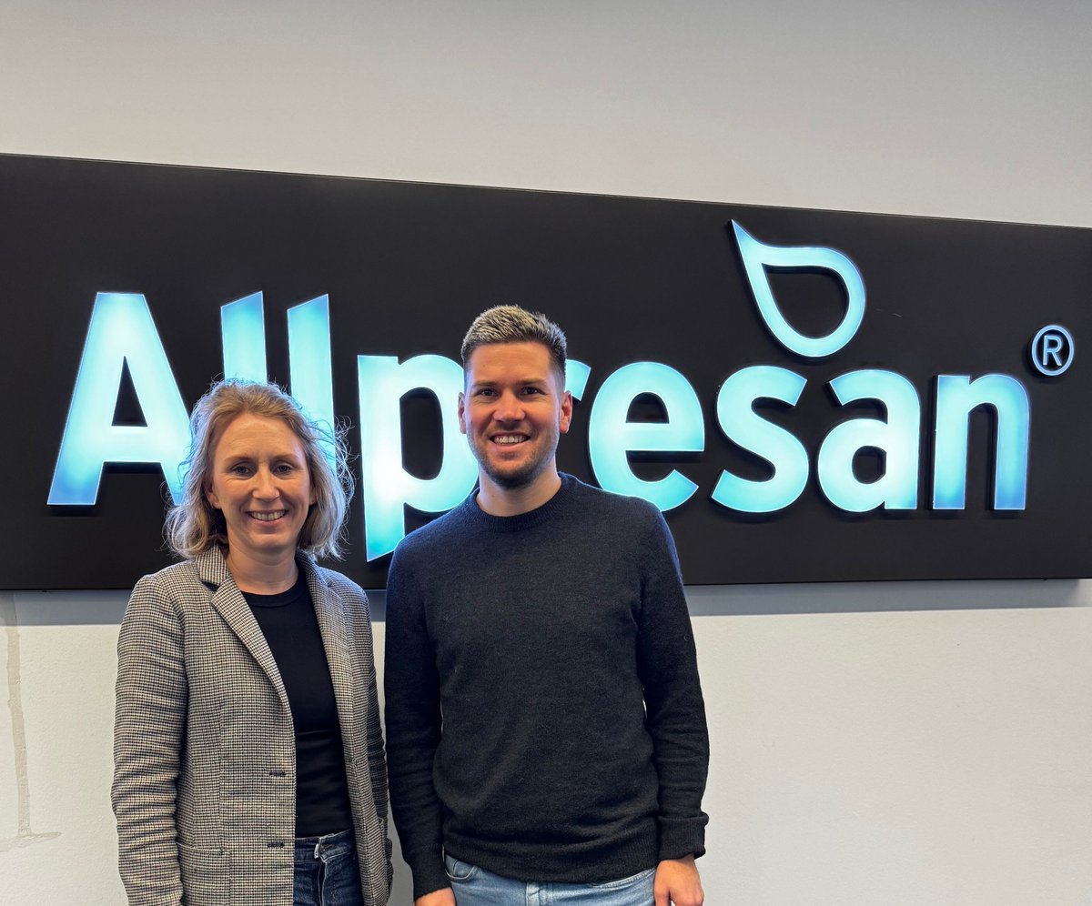 Thomas, our VP of Customer Success, visited Neubourg Skin Care to showcase how Neocom's Conversational Chat Assistant transforms shopping. Ready to find your perfect skincare routine? Try Neocom’s Chat today! #SkincareInnovation