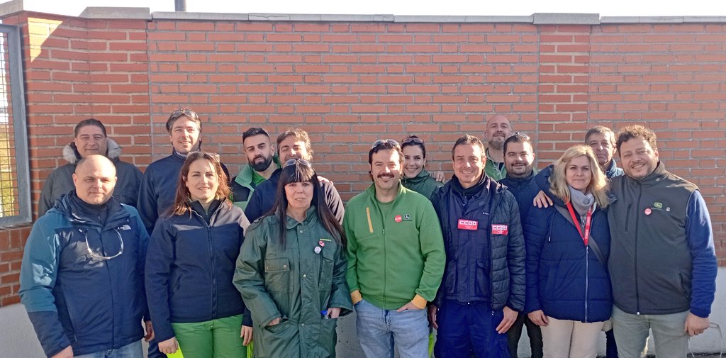 CCOOmadridSur's tweet image. 🔴 Asamblea en la factoría de John Deere #Getafe por el cumplimiento del acuerdo del Erte 🚜

👊🏻 ¡Ni un paso atrás!
