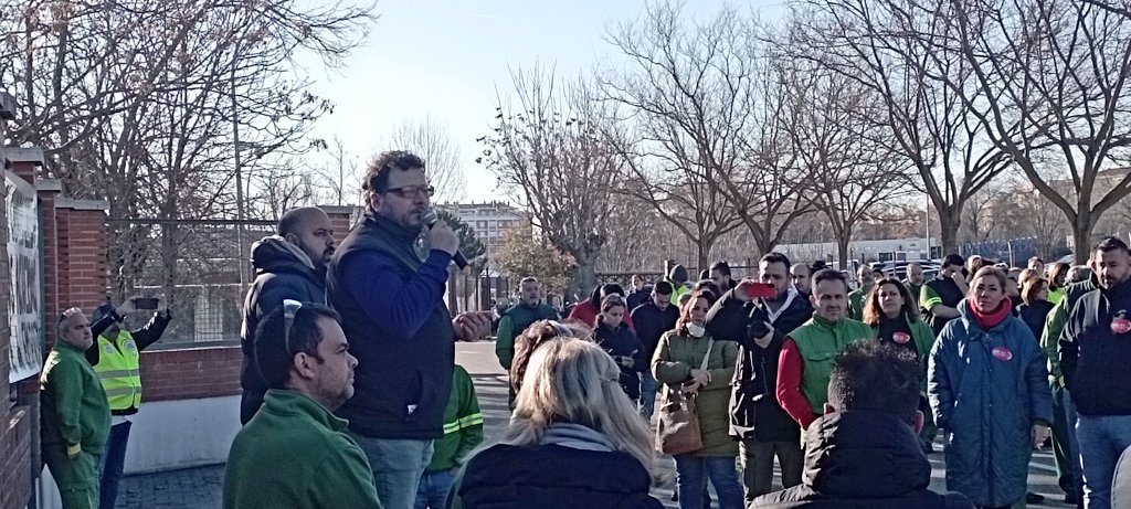 CCOOmadridSur's tweet image. 🔴 Asamblea en la factoría de John Deere #Getafe por el cumplimiento del acuerdo del Erte 🚜

👊🏻 ¡Ni un paso atrás!