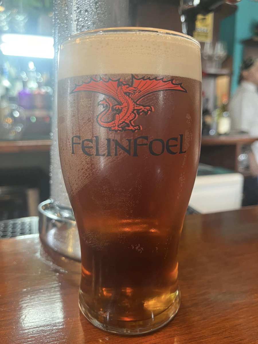 Thank Felinfoel it's Friday! 

Whether you're heading out for Valentine's or just because it's Friday, have a great evening! 

And enjoy a pint of Double Dragon! 🍻