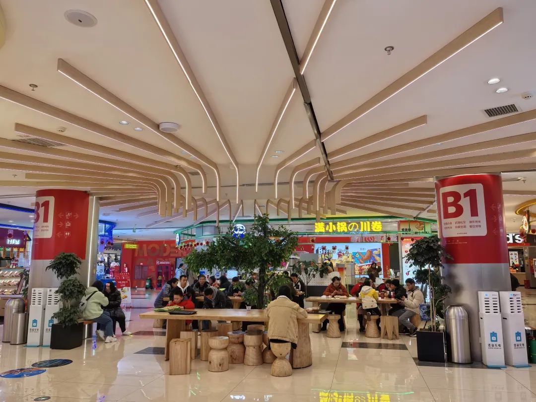 InZunyi's tweet photo. 🍲During the #SpringFestival holiday, people shopped, traveled, and enjoyed plenty of delicious food! #Zunyi's consumer market boomed, with total spending hitting 21.4 billion yuan ($294 million), the second highest in the province. #ZunyiUpdates https://t.co/DQlD5oV3yh