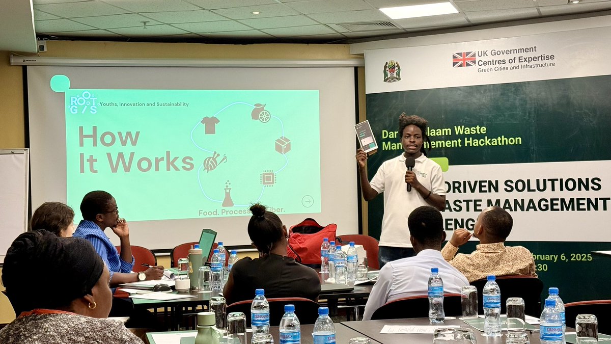 Listening to <a href="/Antidius36/">Antidius</a> from <a href="/rootgis09/">ROOTGIS : Youths, Innovations and Sustainability</a> when doing the pitching of Digital Waste Banks idea. He is one of <a href="/Tanzania_RA/">Tanzania Resilience Academy</a> beneficiaries through the Data Visualisation Challenge program. Good Luck 💪🏾💪🏾