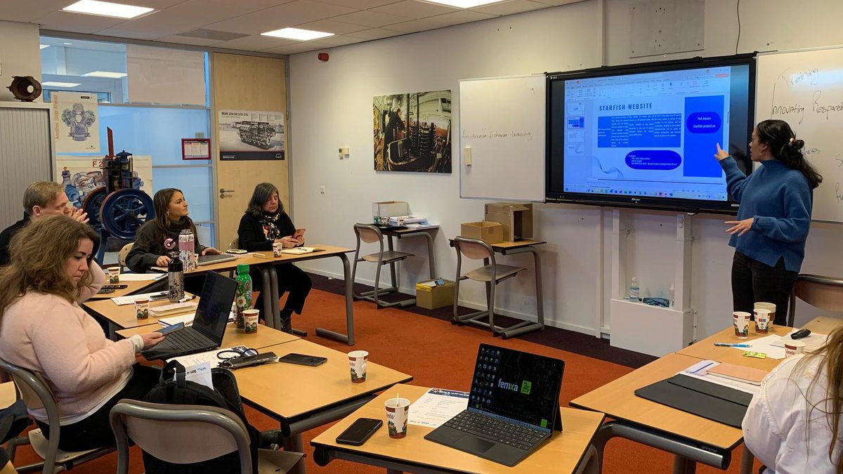 femxafx's tweet photo. 🌍🚢 Femxa y @ArviInnovapesca se unen en el proyecto europeo STARFISH para modernizar la formación en seguridad en el sector pesquero.

En Femxa seguimos apostando por la innovación educativa y la digitalización para mejorar la formación en sectores clave. Ahora, junto a ARVI y varios socios europeos, participamos en el proyecto STARFISH (Strategic Trainer Alliance for Responsible FISHing), financiado por Erasmus+ de la Unión Europea, con el objetivo de modernizar la formación básica en seguridad del sector pesquero.

📍 Presentado en Utrecht (Países Bajos), STARFISH reúne a socios de distintos países europeos:
🔹 @ProSeaFound (Países Bajos)
🔹 @EuropecheOrg  (Bélgica)
🔹 @CEFCM  (Francia)
🔹 @ArviInnovapesca y Femxa (España).

¿Cómo transformaremos la formación en seguridad marítima?
Se desarrollarán contenidos innovadores utilizando juegos educativos, gamificación y una plataforma de e-learning adaptada a las necesidades del sector pesquero. A través de píldoras formativas "bubbles", los profesionales del mar podrán acceder a la formación de forma flexible y sin necesidad de conexión a Internet, algo esencial para su día a día.

💬 Patricia Garcia, presidenta institucional de Femxa, destaca:
"Estamos encantados de participar en este reto de modernizar la formación en un sector al que estamos tan vinculados. Hacer que la formación esencial sea accesible, atractiva y adecuada para la era digital forma parte del ADN de Femxa."

💬 Edelmiro Ulloa, gerente de ARVI, subraya:
"Apostar por la modernización de la formación de los trabajadores del sector pesquero contribuirá a mejorar la protección de nuestras tripulaciones, buques y del medio ambiente."

📍 En Vigo se llevará a cabo uno de los pilotos de este proyecto, permitiendo validar la metodología con los profesionales del sector.

🔗 Descubre más sobre este proyecto en la noticia de Faro de Vigo: 
https://t.co/NKb5nwShEg

#FormaciónMarítima #SeguridadPesquera #InnovaciónEducativa #Gamificación #Digitalización #ErasmusPlus #STARFISH #Femxa #ARVI