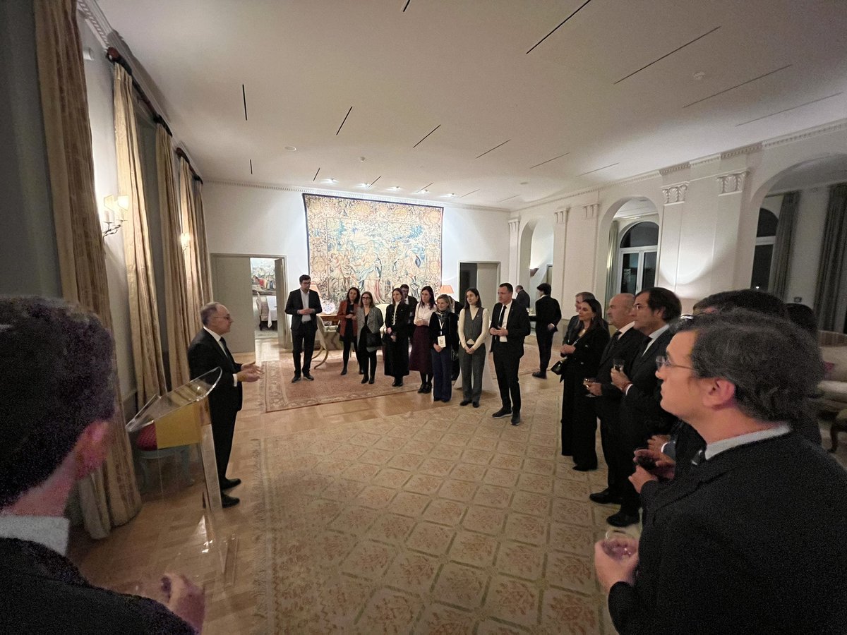 PuertodeCtg's tweet image. El presidente @pedropablohh y el director general @ChemaGFuster asistieron a la recepción ofrecida por el Embajador “cartagenero” de España en Alemania con motivo de la feria @Fruit_Logistica de Berlín.