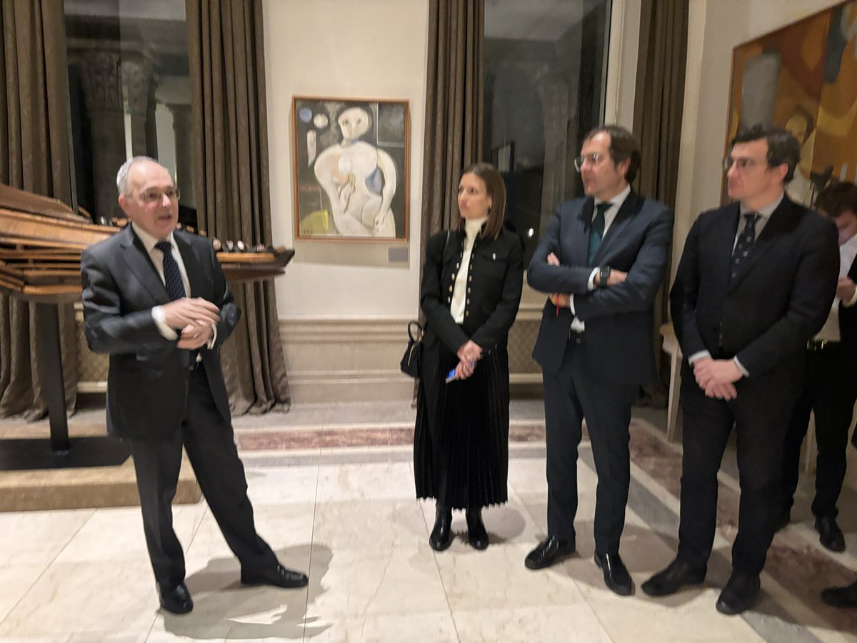 PuertodeCtg's tweet image. El presidente @pedropablohh y el director general @ChemaGFuster asistieron a la recepción ofrecida por el Embajador “cartagenero” de España en Alemania con motivo de la feria @Fruit_Logistica de Berlín.