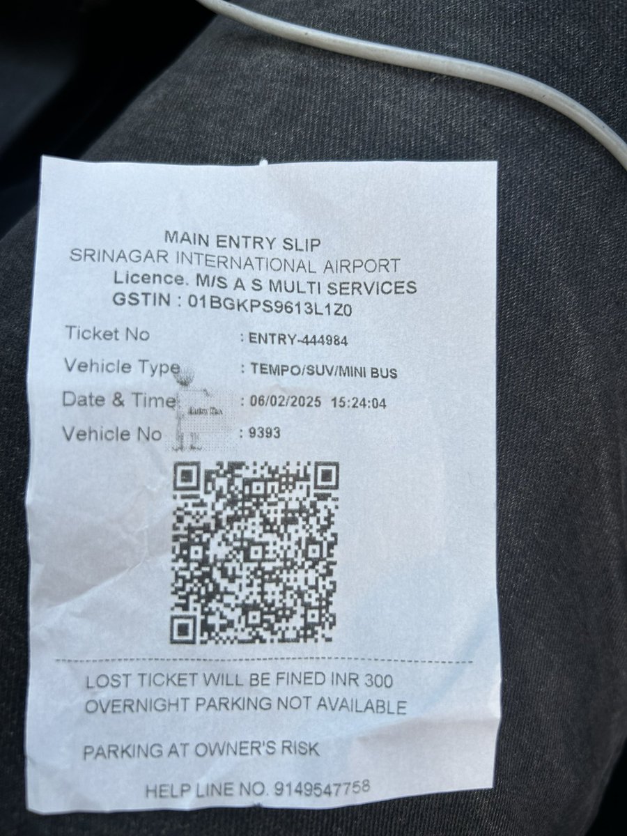RJSameenKhan's tweet photo. Here is another scam paid 80 rupees for just entry at the airport, left within 4 mins. Still was charged 80 rupees. Who says 14 mins are free? 
@SrinagarAirport this is loot. @DivComKash @nasirsogami @OmarAbdullah please intervene. 
@JKgrievance https://t.co/q32qRqug2k