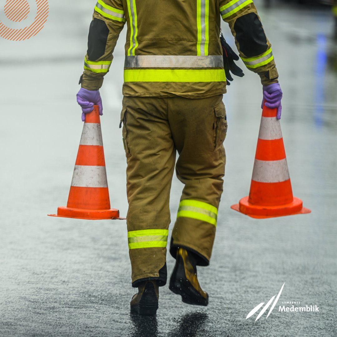 Deze week zijn PWN en Liander begonnen met wegwerkzaamheden aan de Noordeinde in Lambertschaag. 🚧 Ze gaan de gasleidingen, waterleidingen en elektrakabels vervangen. Een flinke klus. De werkzaamheden duren daarom zo'n 10 maanden. Lees meer op ➡️https://bit.ly/3EBx2Dr