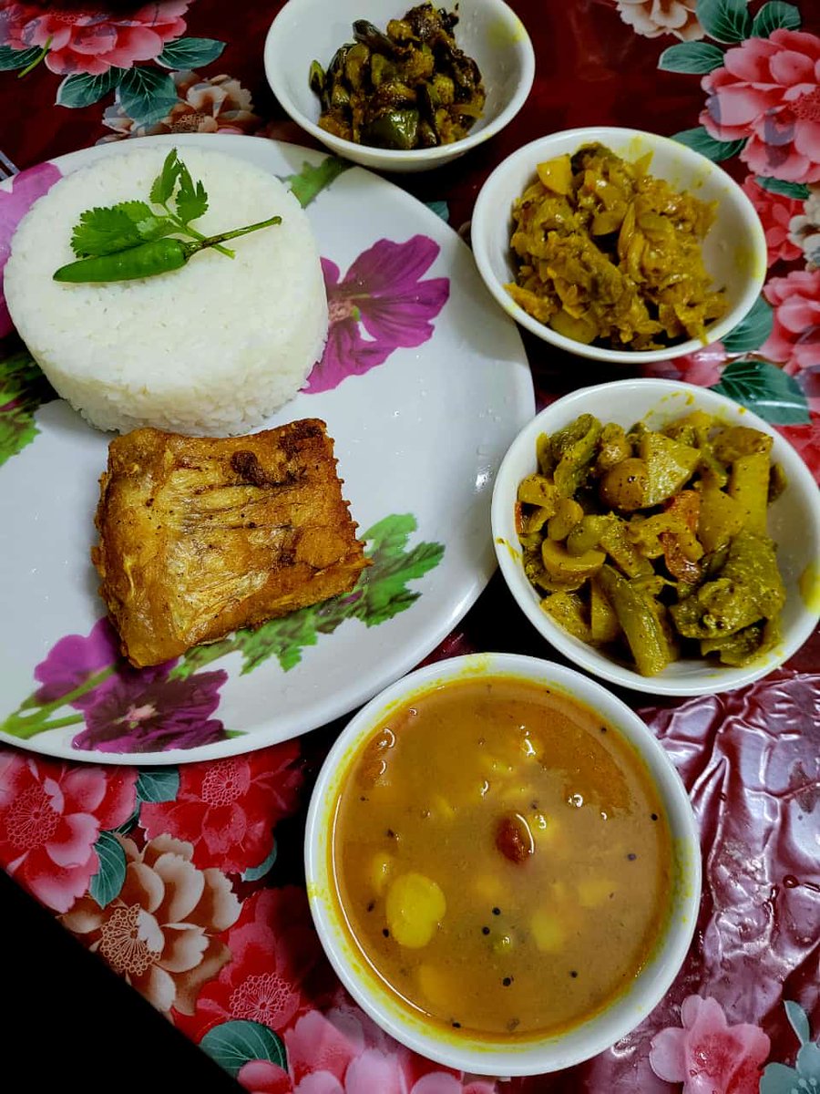 SatapathySilpa1's tweet photo. #lunchthali
#thali
#fishthali
#foodie
https://t.co/5PLvNKDFuS https://t.co/pf8zqOBvNZ