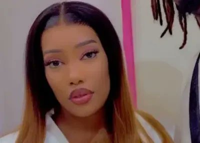 🙆🏾‍♀️Alima, une tiktokeuse vendeuse de boulettes pour grossir les fesses arrêtée et poursuivie pour mise en danger de vie d’autrui au Sénégal

⚖️ Devant le juge, elle se défend. #alimafall #alimasuppo #Dakar #Senegal 
Lire les détails 👇🏾
banouto.bj/societe/articl…