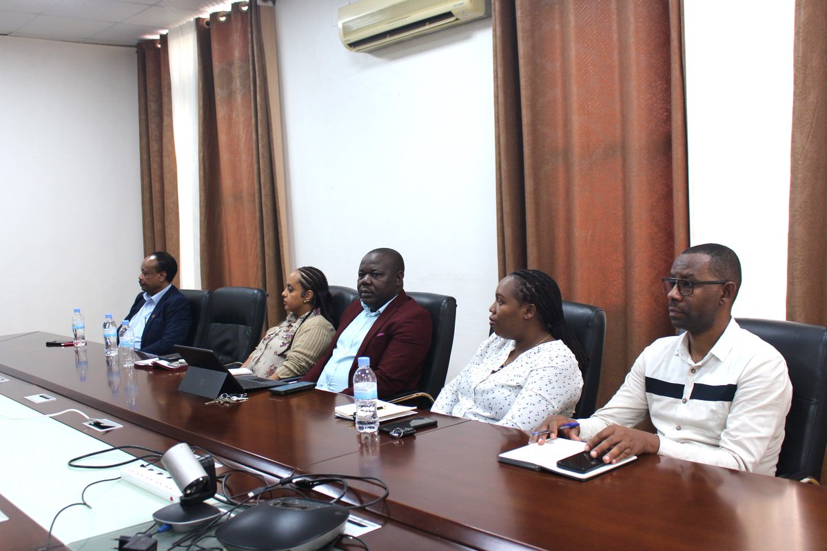 UR-CMHS (@ucmhs) on Twitter photo A team from the University of Michigan led by Assoc. Prof. Robin Petroze, a pediatric surgeon visited CMHS and held discussions on areas of mutual interest including gaps in the implementation of the 4x4 policy, grant applications, etc <a href="/Uni_Rwanda/">University of Rwanda</a> <a href="/RwandaHealth/">Ministry of Health | Rwanda</a> <a href="/mdkayihura/">Prof. MD Kayihura</a> A team from the University of Michigan led by Assoc. Prof. Robin Petroze, a pediatric surgeon visited CMHS and held discussions on areas of mutual interest including gaps in the implementation of the 4x4 policy, grant applications, etc <a href="/Uni_Rwanda/">University of Rwanda</a> <a href="/RwandaHealth/">Ministry of Health | Rwanda</a> <a href="/mdkayihura/">Prof. MD Kayihura</a>