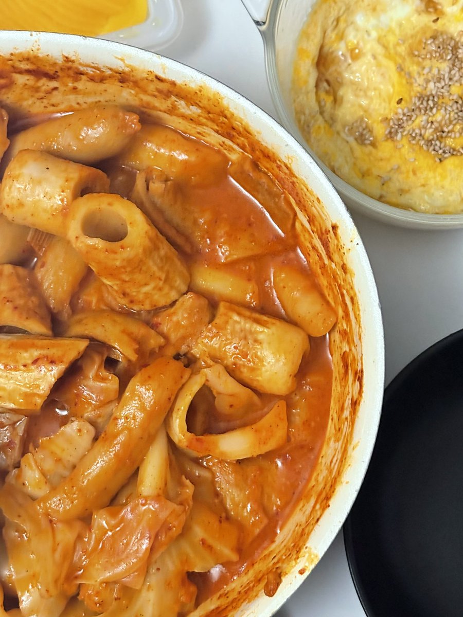 남은엽떡에 양배추왕창+소세지+어묵추가해먹기
그리고 떡은 다 남기기......