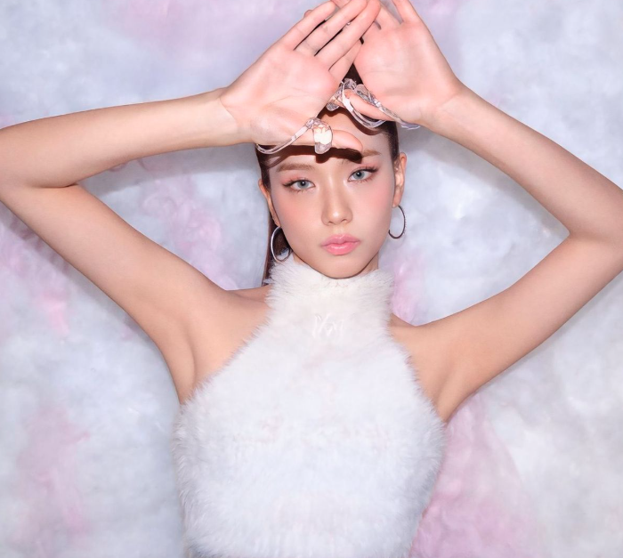 Jisoo on taking exams:

"I had no expectations, so there's no disappointment either."