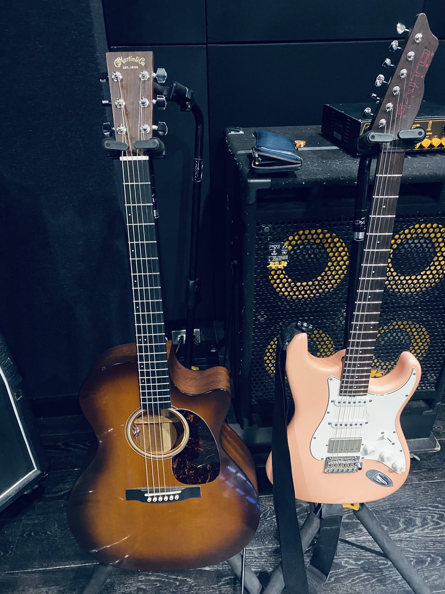 今日は三善さん<a href="/MasakiMiyoshi/">三善雅己</a> のレコーディングでした♪
エレキはSAITO、アコギは何気に最近MNGしてたmartin活躍しました！
出来上がり楽しみですー！！