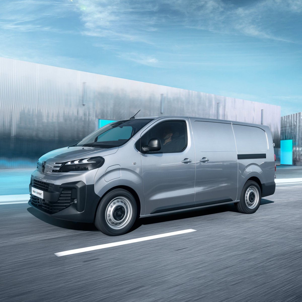 PeugeotFR's tweet photo. Un design distinctif au service de votre entreprise, de nouvelles technologies embarquées et des motorisations 100% électriques offrant jusqu’à 350 km d’autonomie WLTP, le nouveau E-EXPERT s’adapte à toutes vos missions. 

En savoir plus : https://t.co/PcMzMV6i6t
#PeugeotEExpert https://t.co/dbLS7Z6H2i