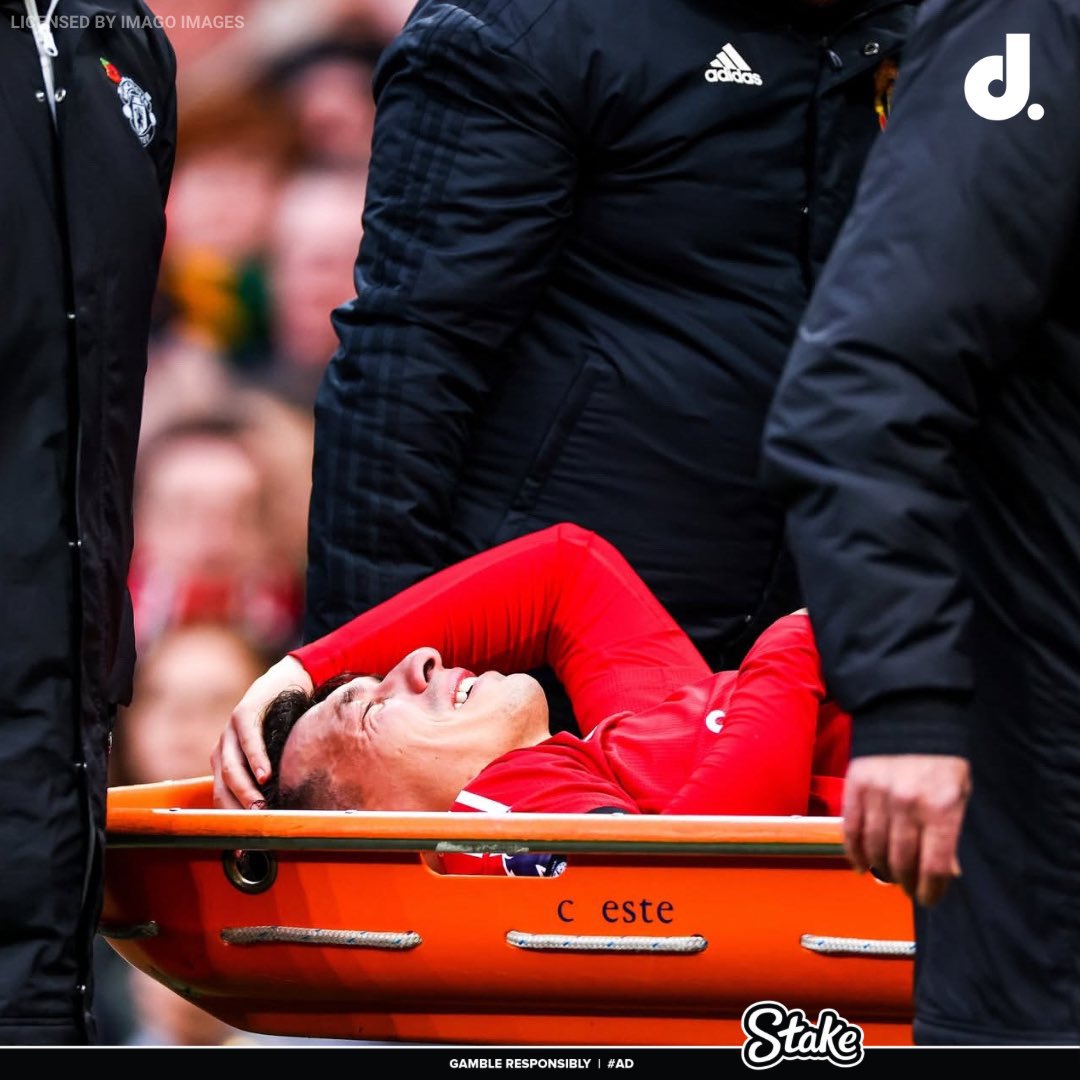 🚨🚨| OFFICIAL: "Manchester United can confirm that Lisandro Martinez suffered an injury to his cruciate ligament in Sunday’s game against Crystal Palace.

"Assessment of the injury is ongoing to determine the appropriate course of treatment and the timescale for his