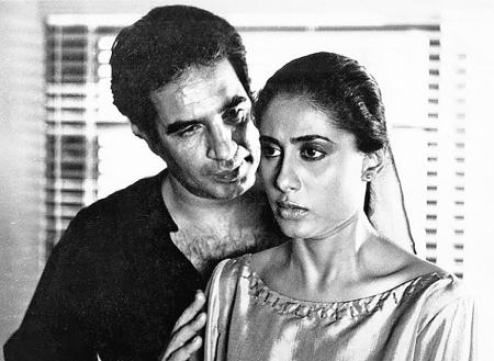 madraswallah's tweet photo. It's a tall order to recreate the role of Parveen Babi. In the past two extremely talented actresses have essayed roles inspired by the tragic life of Parveen Babi. Smita Patil in Arth and Kangana Ranaut in Woh Lamhe. https://t.co/0Xjo9HPbdN