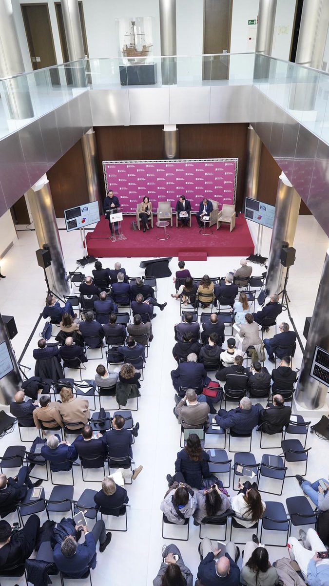 PremiosReiJaume's tweet photo. En la jornada Economía Azul y Transporte Marítimo en el Edificio del Reloj  
@AutPortValencia @transportesgob @BoludaCM
@vmartinezmus @GVAMediAmbient #ANAVE
@transportesgob @UA_Universidad @Geografia_UAB
@diariodelpuerto @FValenciaport @ime_es
@garat_javier @ClusterMaritimo https://t.co/wOvJIjnkOX