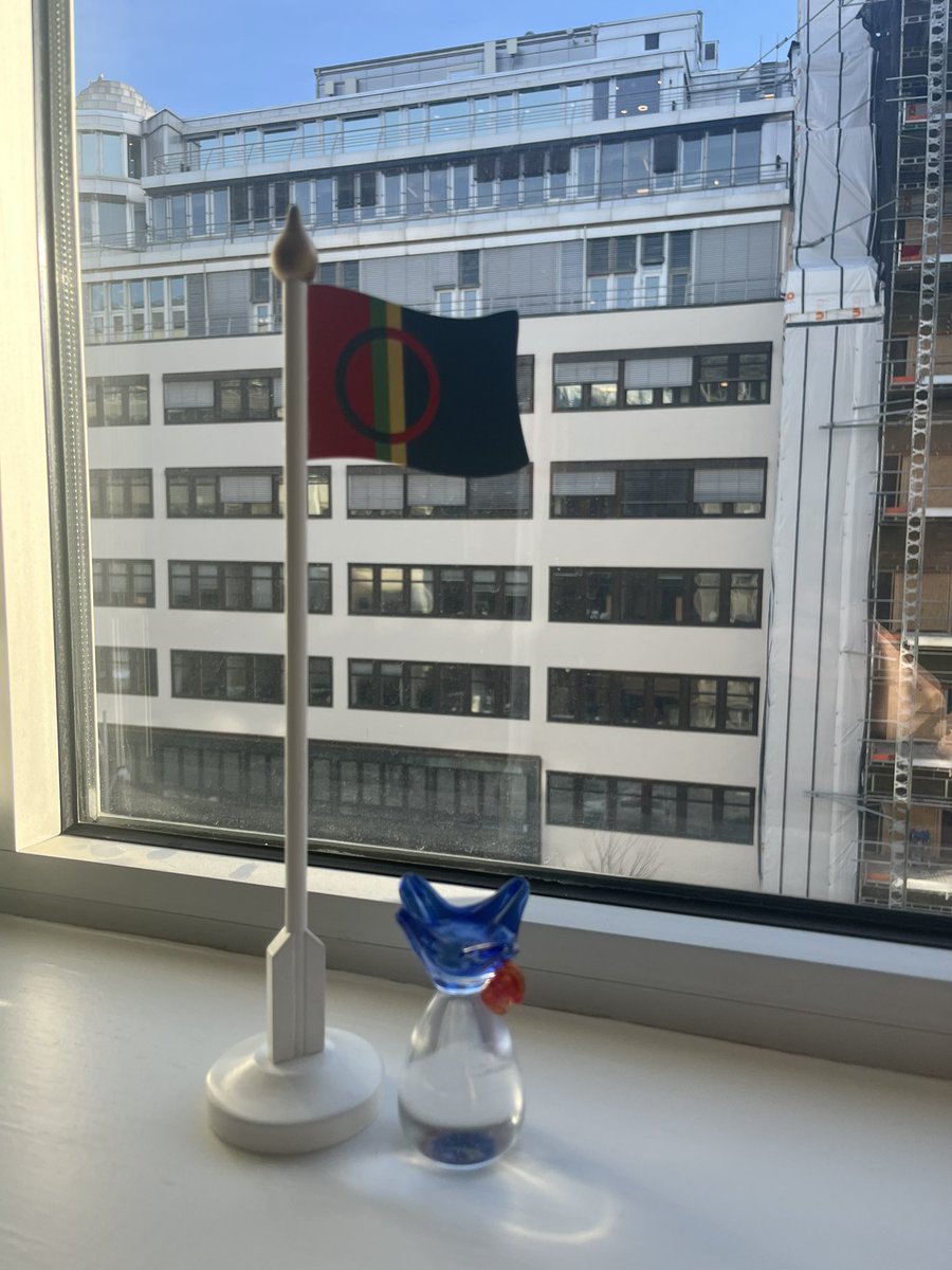Claire Buckley, Ambassador of 🇮🇪 to 🇳🇴 & 🇮🇸 (@irlamboslo) on Twitter photo The #Sami flag, gifted to me by Tom Sottinen, Chair of the <a href="/Samediggi/">Sámediggi Sametinget</a> Parliamentary Assembly, is flown also <a href="/IrlEmbOslo/">Ireland in Norway</a> today on Sami National Day
Lihkku Sámi álbmotbeivvin!
Vuorbbe sámij álmmukbiejvijn!
Læhkoe saemiej åålmegebiejine! The #Sami flag, gifted to me by Tom Sottinen, Chair of the <a href="/Samediggi/">Sámediggi Sametinget</a> Parliamentary Assembly, is flown also <a href="/IrlEmbOslo/">Ireland in Norway</a> today on Sami National Day
Lihkku Sámi álbmotbeivvin!
Vuorbbe sámij álmmukbiejvijn!
Læhkoe saemiej åålmegebiejine!