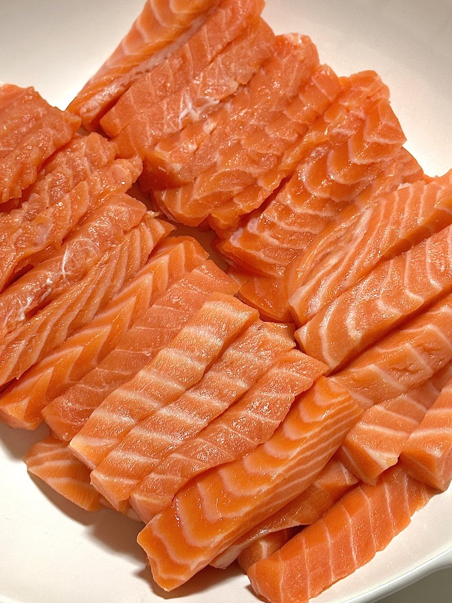 마트에서 사온 연어 썰어묵기