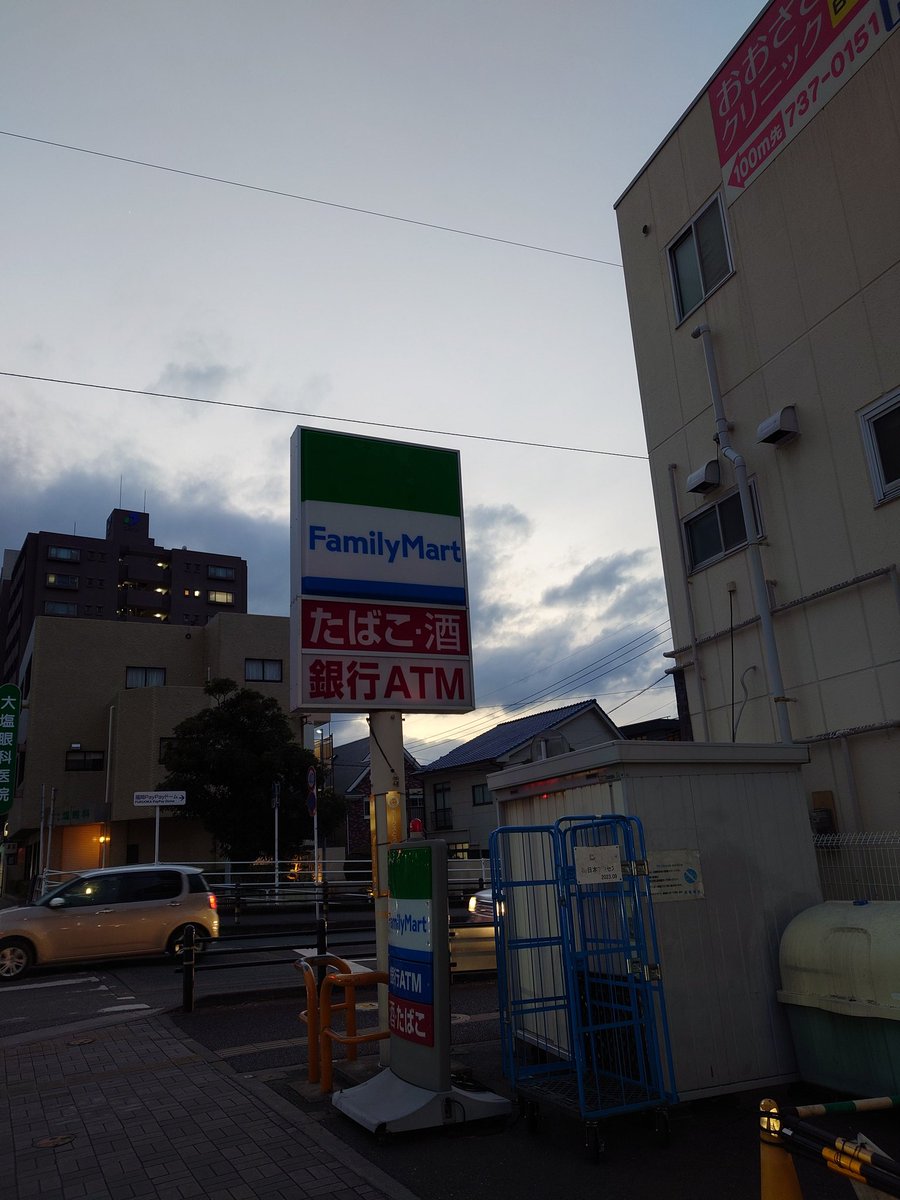 pinklemoned's tweet photo. PayPayドーム参船予定かつ、初来福or初PayPayドームの米民ー
最寄りの唐人町(とうじんまち)からのルートいくつかあるんだけど、最短のものを紹介しとくね

駅降りたら、3番出口から地上へ上がると、目の前にこの看板が見えるので信号渡って右に曲がる
(1番出口からだと背中側に看板が見えるよ) https://t.co/Ykxnvnmthq