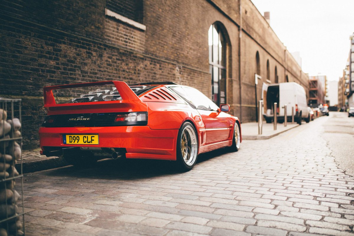 Les Alpinistes tweet media