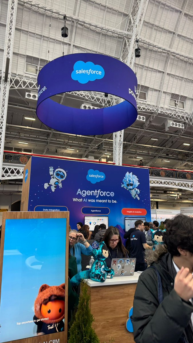 aiwebsolutions_'s tweet image. 𝗛𝗼𝘄 𝗶𝘀 𝗜𝗼𝗧 𝘁𝗿𝗮𝗻𝘀𝗳𝗼𝗿𝗺𝗶𝗻𝗴 𝗶𝗻𝗱𝘂𝘀𝘁𝗿𝗶𝗲𝘀?

Day 1 of the AI &amp;amp; Big Data Expo World Series provided the answers!

An exciting start to the event, looking forward to Day 2!

#IoTInnovation #AIAndData #TechEvents2025 #DigitalTransformation