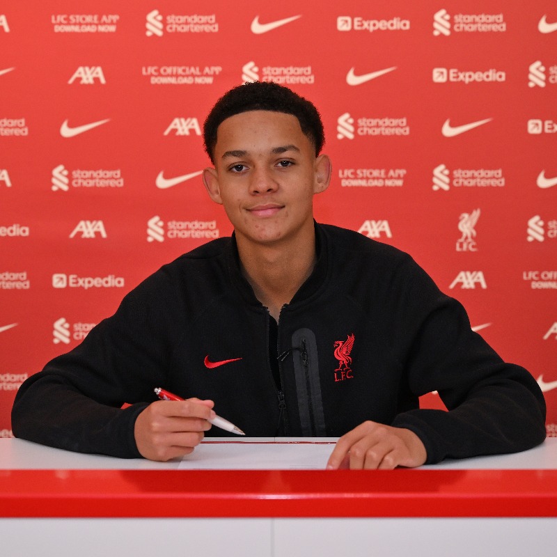 LFC's tweet photo. Josh Sonni-Lambie has signed his first professional contract with the Reds 🔴

Congratulations, Josh 👏