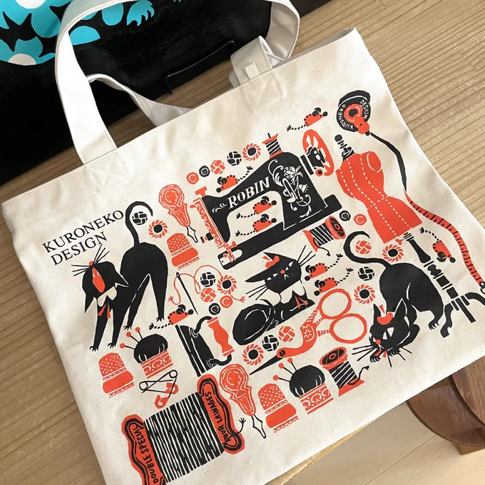 明日はいよいよ個展の搬入です!雑貨も持っていきますよ因みに今回はソフビの販売はありません!こちらの準備が間に合いませんでした!すみません新色のサンプルとステッカーは持っていきますね。 
