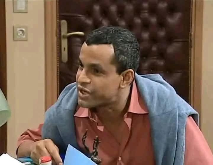 الإثنين يدخل و الخميس يجي الإثنين يدخل والخميس يجي
 فهمتني عاد سي النفساني🙄😁😏