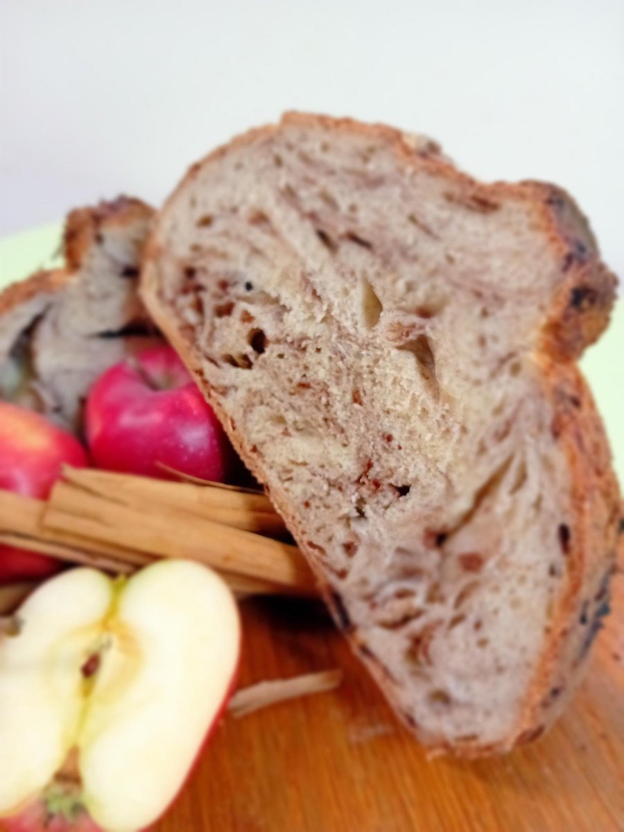 Sarah's Apple &amp; Cinnamon Sourdough <a href="/St_Faiths/">St Faith's Cambridge</a> #sourdough <a href="/chefmalcolmwood/">malcolm wood</a>