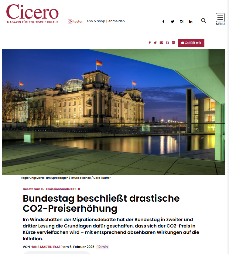 LEISE, STILL und HEIMLICH! Bundestag beschließt drastische CO2-Preiserhöhung: Der Preis pro Liter Kraftstoff wird von Silvester 2026 auf Neujahr 2027 voraussichtlich um 40 bis 45 Cent pro Liter steigen! Gleiches gilt auch fürs Heizen. URSACHE: Einstieg in den Europäischen
